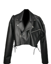 KURTKA ZE SKÓRY EKOLOGICZNEJ.