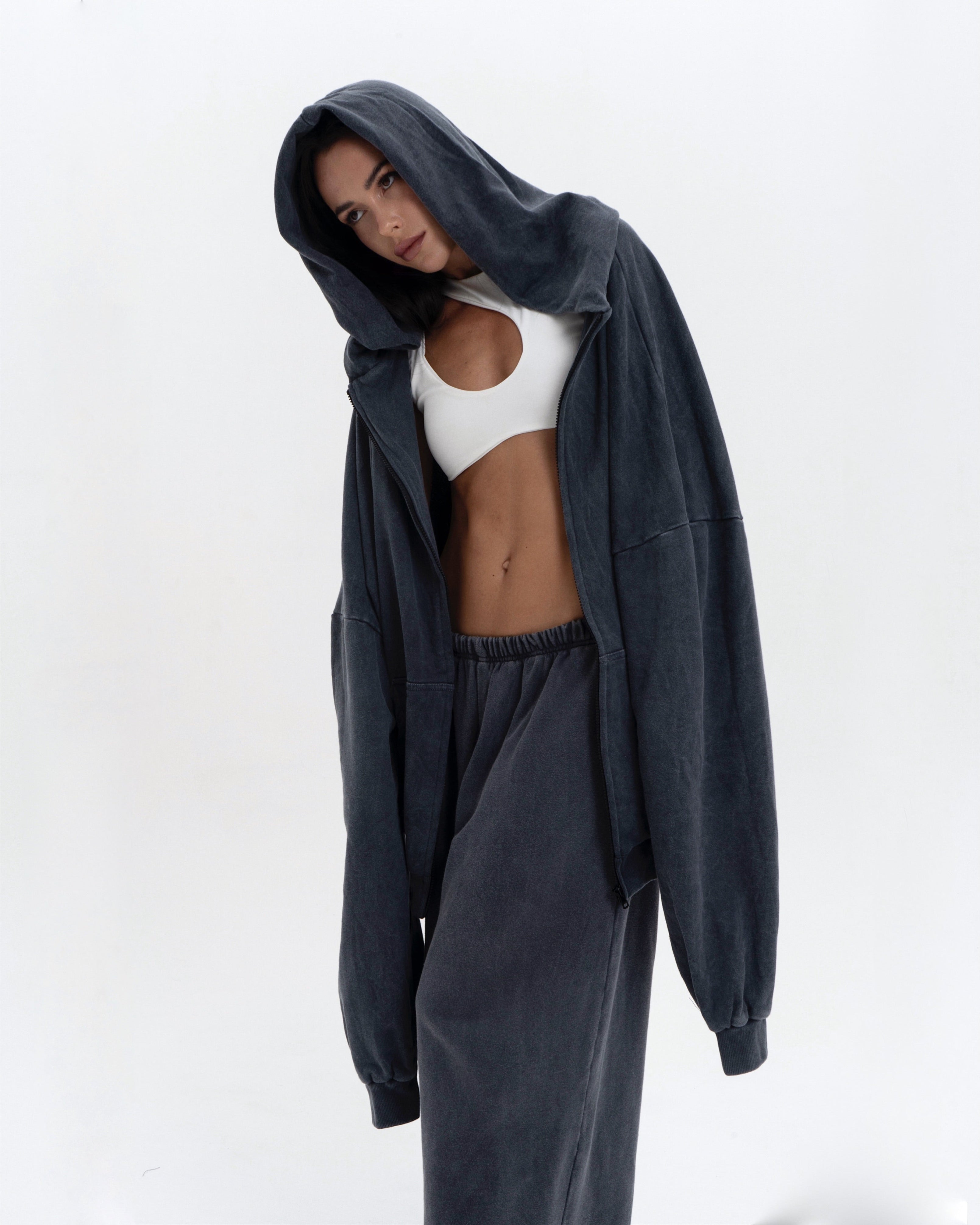 SWEAT À CAPUCHE AVEC ZIP FAVORITE.