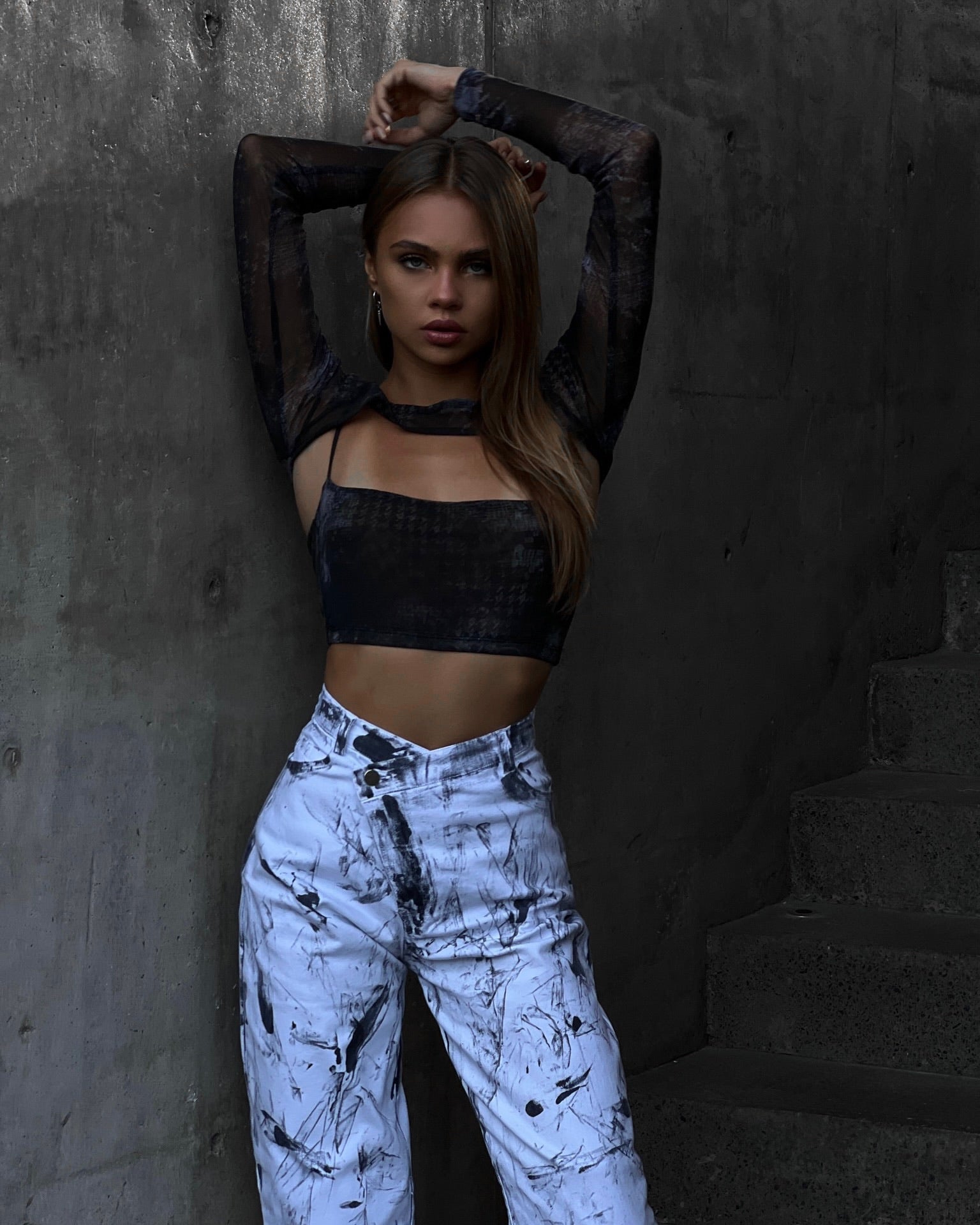 PANTALON PERSONNALISÉ BLANC-NOIR.