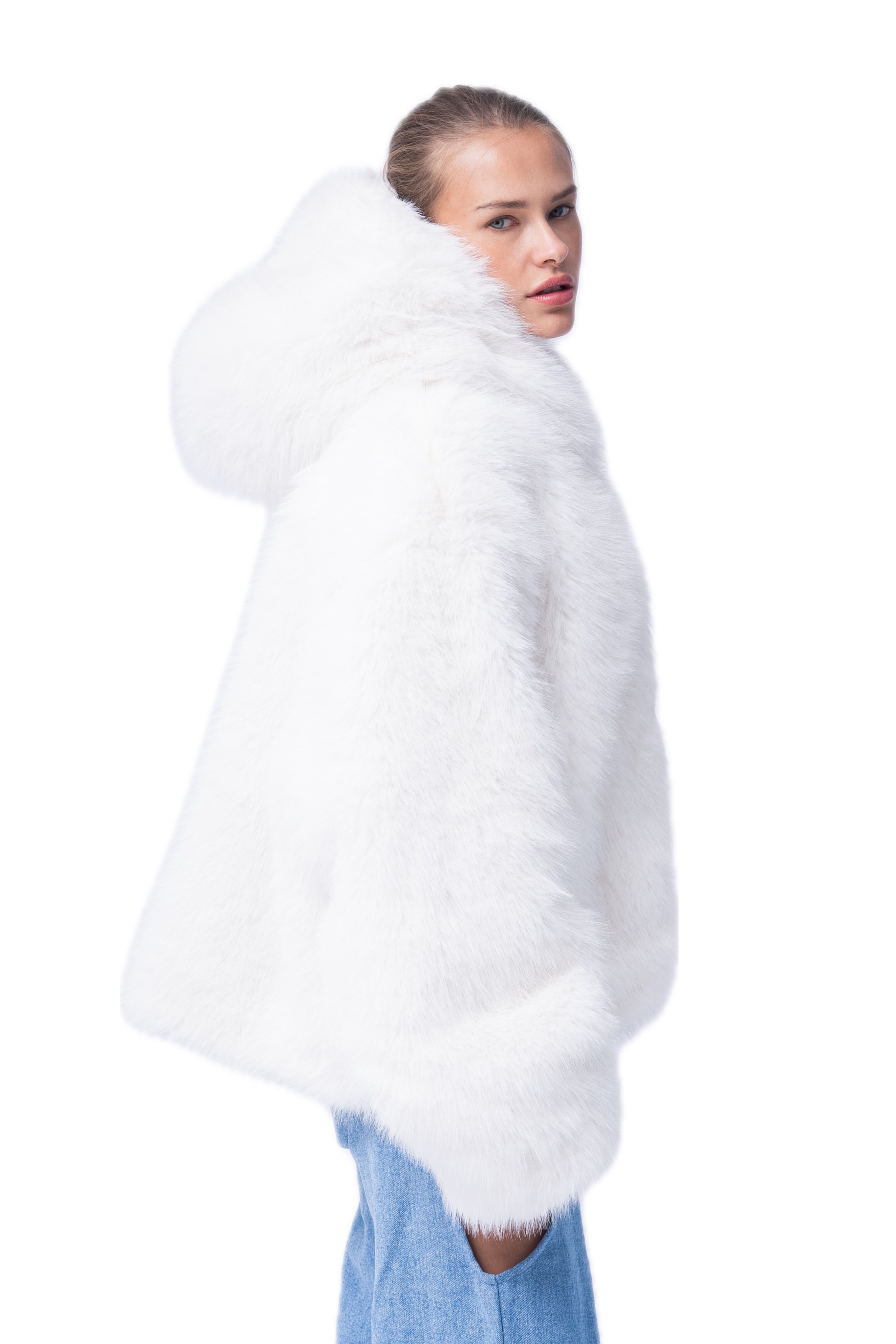 WHITE FAUX FUR COAT.