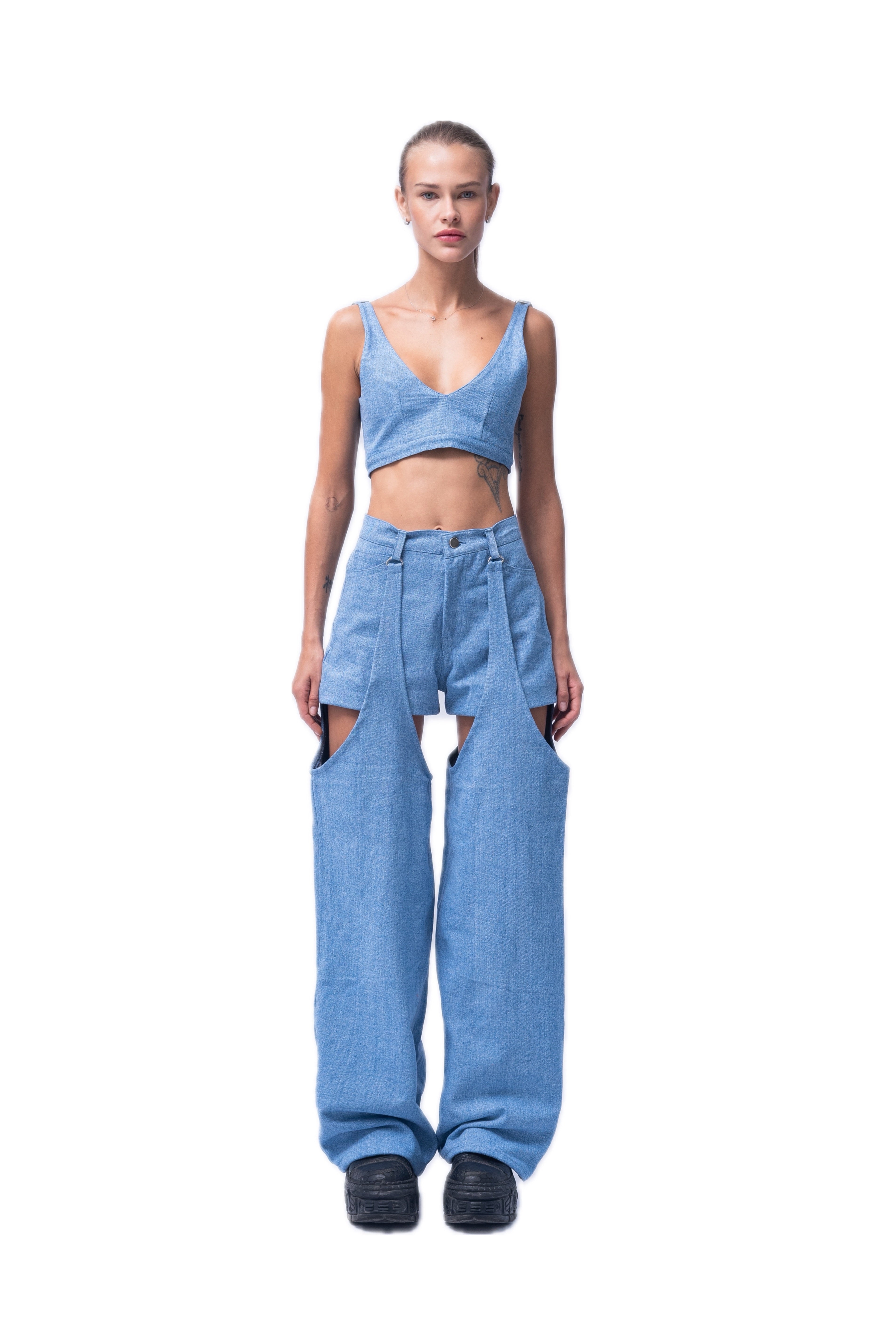 PANTALONES CORTOS VAQUEROS.