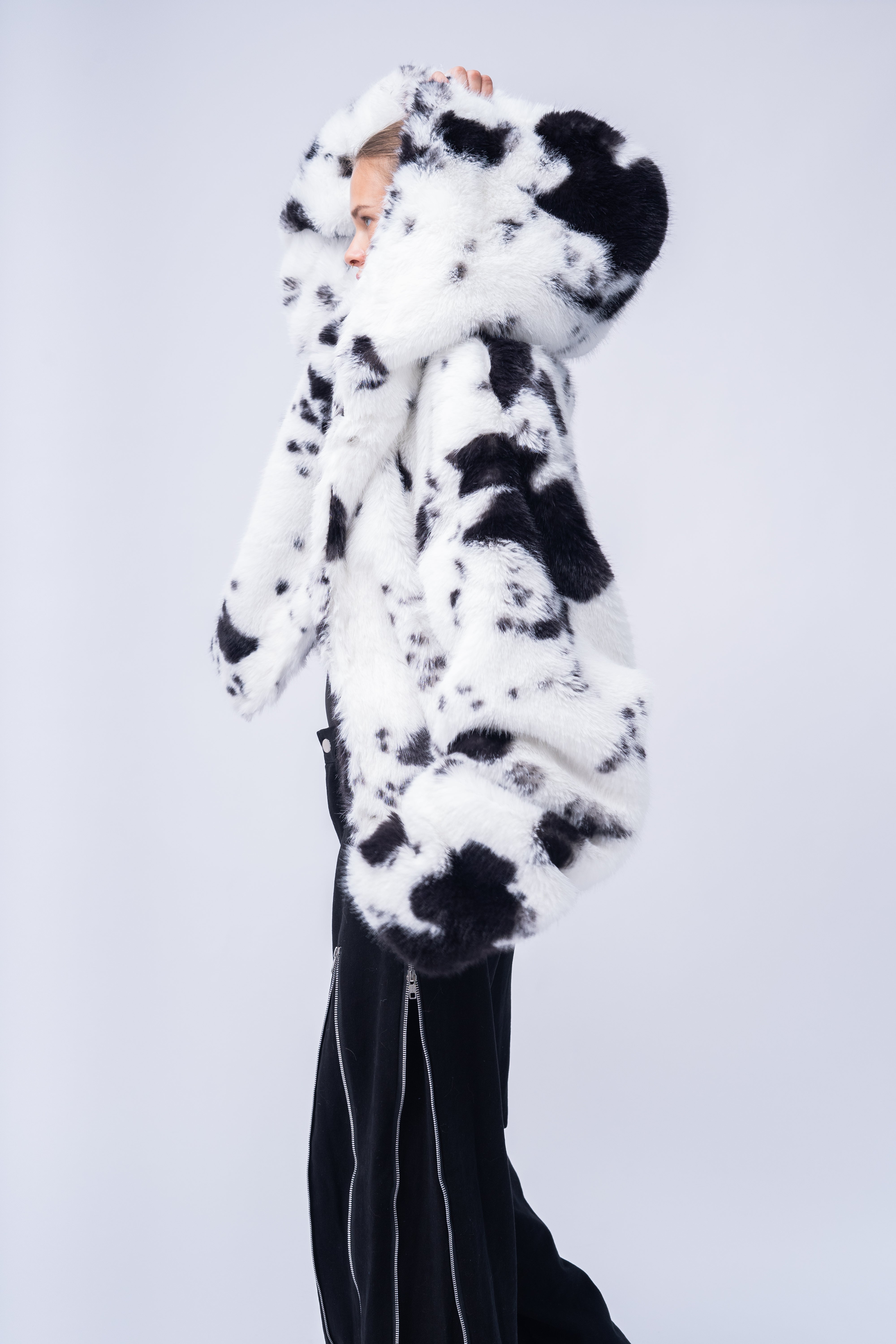 BW FAUX FUR COAT.