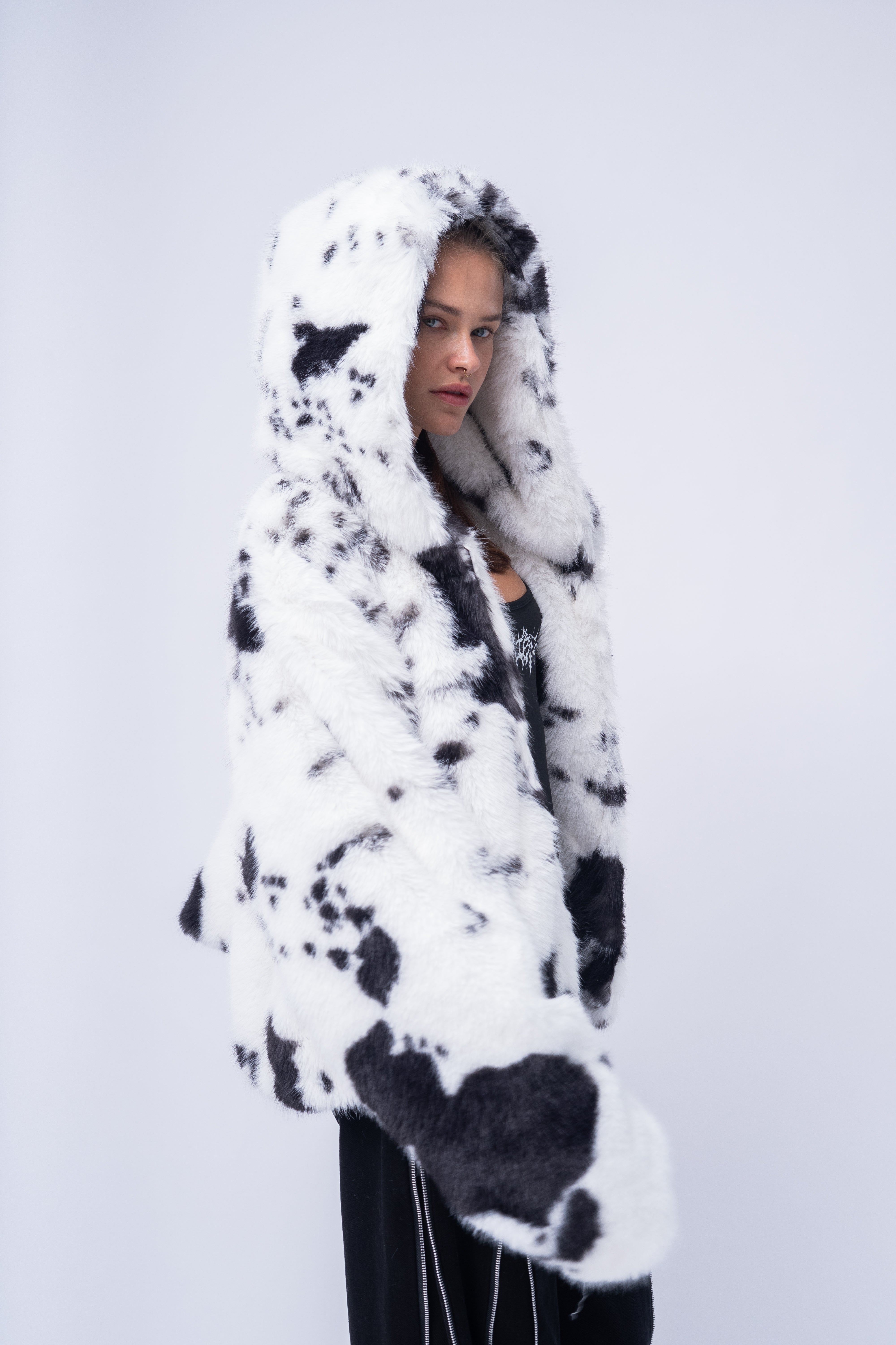 BW FAUX FUR COAT.